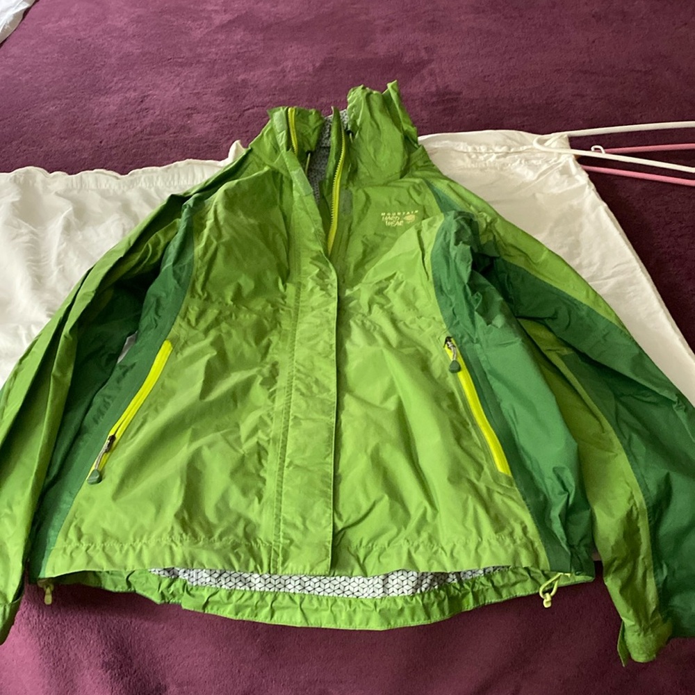 Mountain hardware raincoat